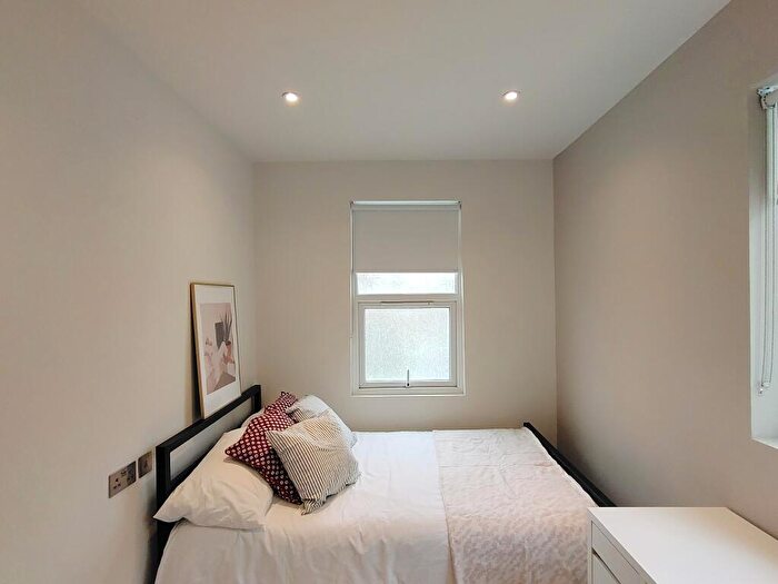 1 Bedroom Flat To Rent In Villiers Road, KT1