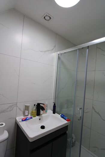 4 Bedroom Flat To Rent In Nightingale Lane, Wandsworth, SW12