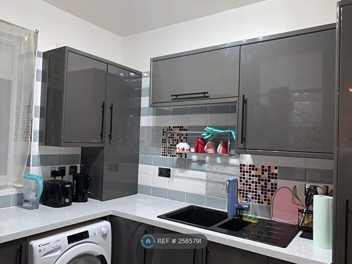 2 Bedroom Flat To Rent In Darlington House, London, SW8