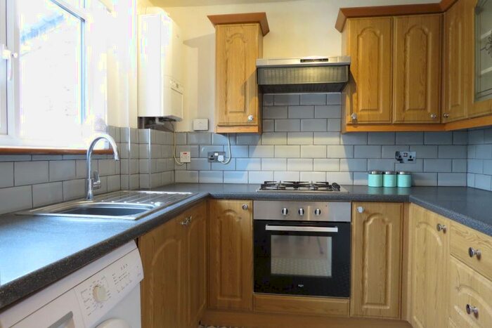 1 Bedroom Apartment To Rent In Dunelm Grove, West Norwood, London, SE27