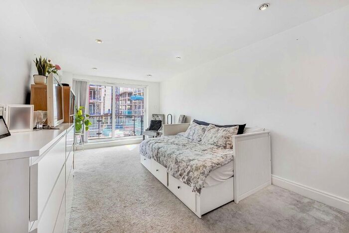 2 Bedroom Flat To Rent In Smugglers Way, London, SW18