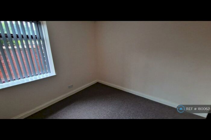 1 Bedroom Flat To Rent In Drake Street, Rochdale, OL11
