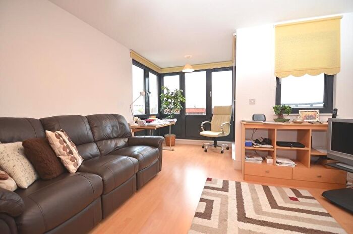 1 Bedroom Flat To Rent In Sheringham Court, Clayton Road, Hayes, UB3