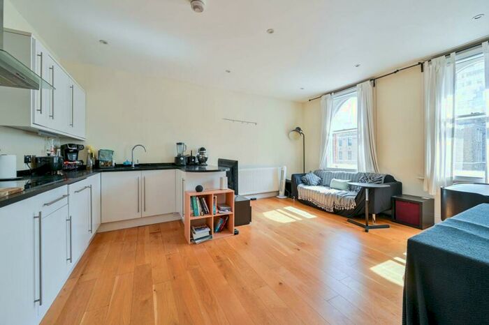2 Bedroom Flat To Rent In Whitechapel Road, , Whitechapel, London, E1
