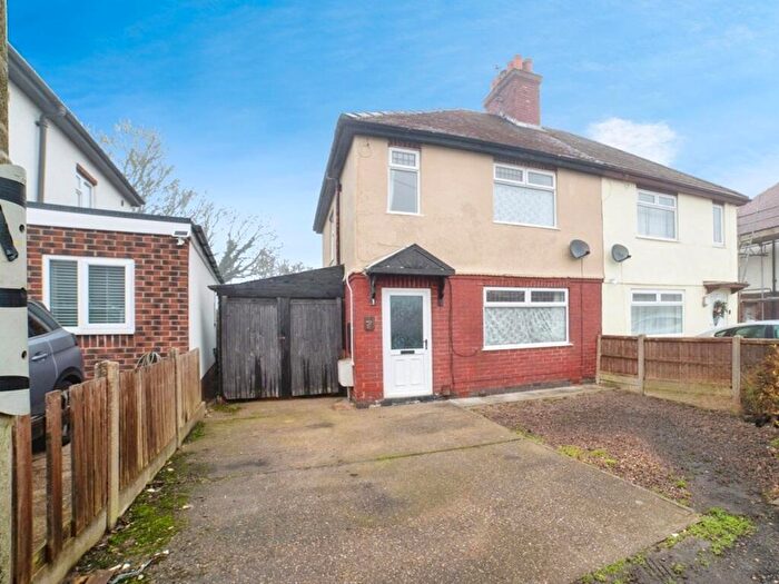 3 Bedroom Semi Detached House For Sale In The Crescent, Sutton-In-Ashfield, NG17
