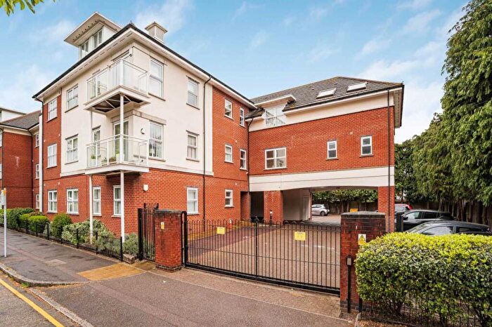 2 Bedroom Flat For Sale In Taverners Lodge, Cockfosters, EN4