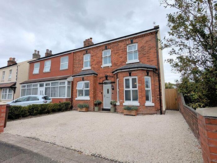 3 Bedroom Semi-Detached House To Rent In Golf Open - Everton Road, Birkdale - Sleeps, PR8