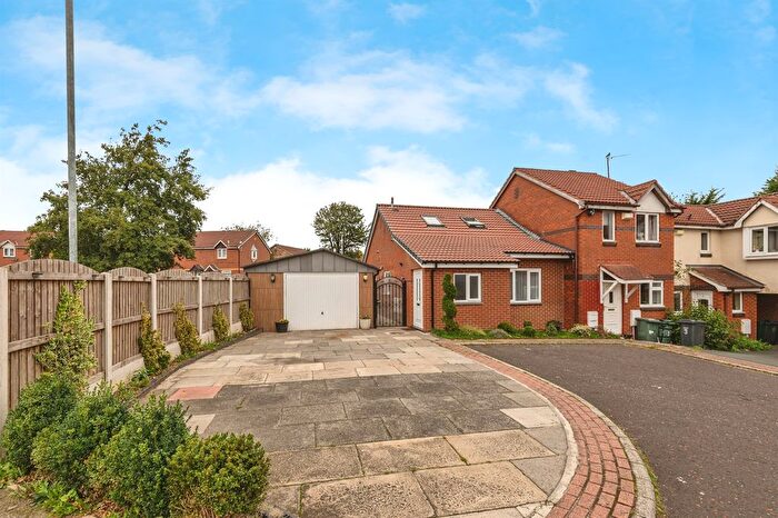 4 Bedroom Terraced Bungalow For Sale In Sanderling Court, Bradford, BD8