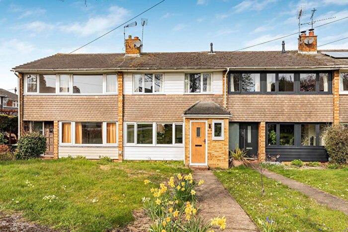 3 Bedroom Terraced House For Sale In The Ridgeway, Alton, Hampshire, GU34