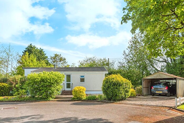2 Bedroom Park Home For Sale In Hook Street, Royal Wootton Bassett, Swindon, SN4