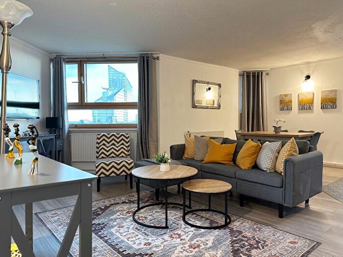 3 Bedroom Flat To Rent In World's End Estate, London, SW10