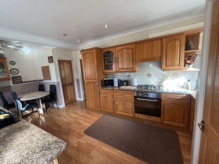 3 Bedroom Semi-Detached Bungalow For Sale In Linley Avenue, Haxby, York, YO32