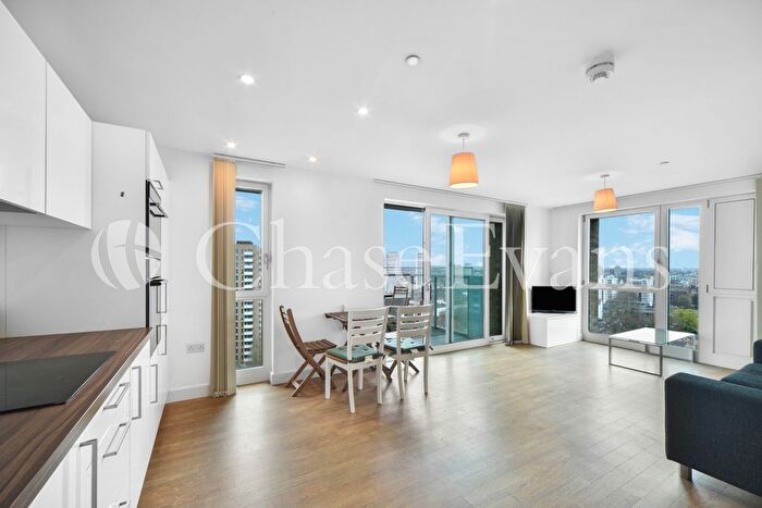 3 Bedroom Flat To Rent In Jefferson Plaza, Bromley-By-Bow, London, E3