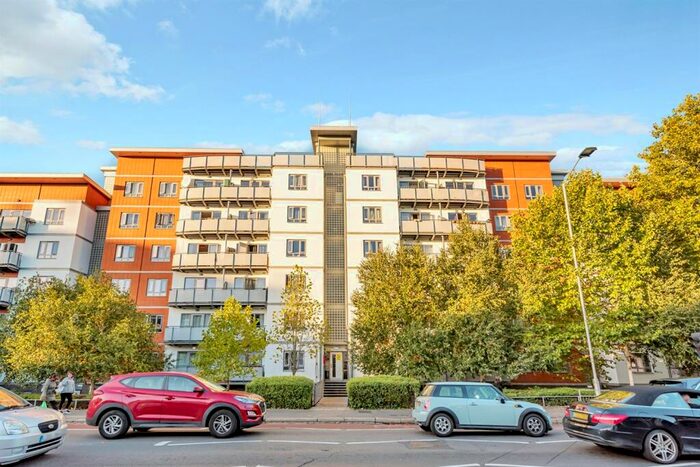 2 Bedroom Apartment To Rent In Crossway Point, Norwood Road, Reading, RG1