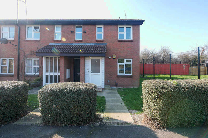 1 Bedroom Flat To Rent In Clarkes Drive, Uxbridge, UB8