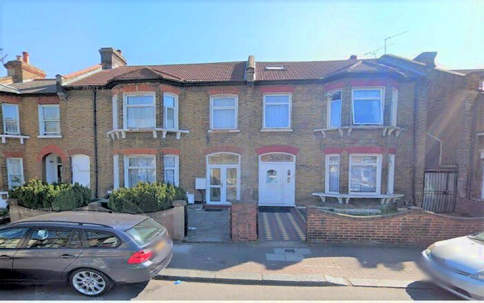 3 Bedroom Flat To Rent In Stopford Road, Plaistow, E13