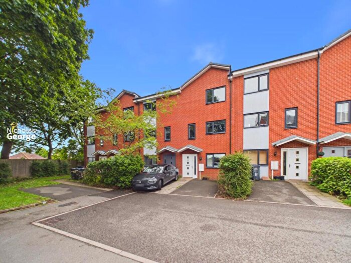 3 Bedroom Town House For Sale In Moundsley Grove Kings Heath, Birmingham, B14