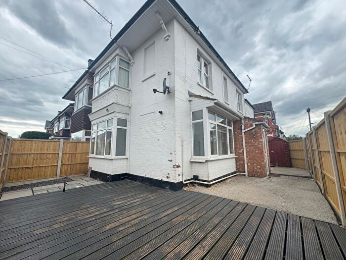 2 Bedroom Flat To Rent In Brassey Road, Bournemouth, BH9