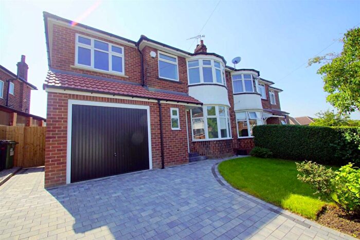 4 Bedroom Semi-Detached House To Rent In Knightsway, Leeds, LS15