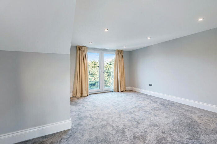 5 Bedroom House To Rent In North Chingford, E4