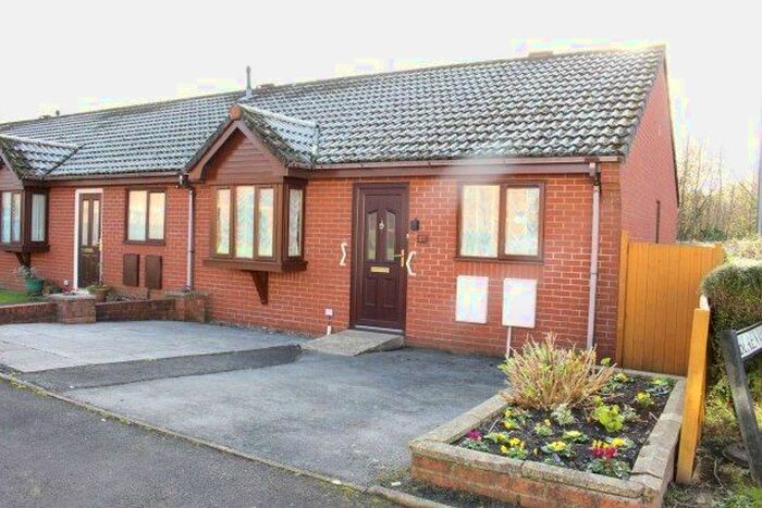 2 Bedroom Bungalow To Rent In Trinity Place, Swansea, SA4