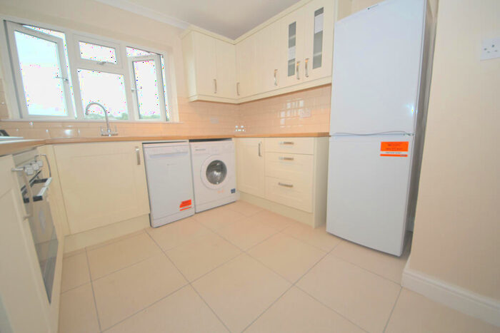 3 Bedroom Flat To Rent In Albert Close, Alexandra Park, N22