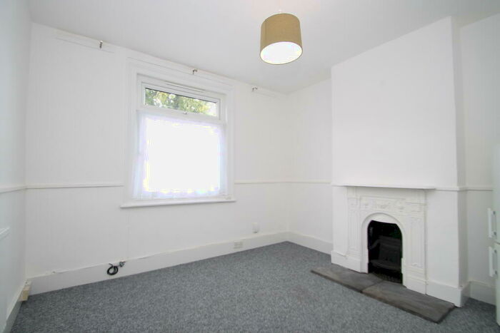 2 Bedroom House To Rent In Newbury Road, Bromley, BR2