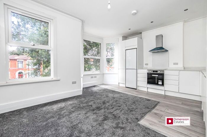 3 Bedroom Flat To Rent In Woodlands Road, Ilford, Redbridge, Essex, IG1