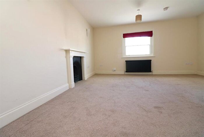2 Bedroom Apartment For Sale In Flat, Market Place Warwick, CV34