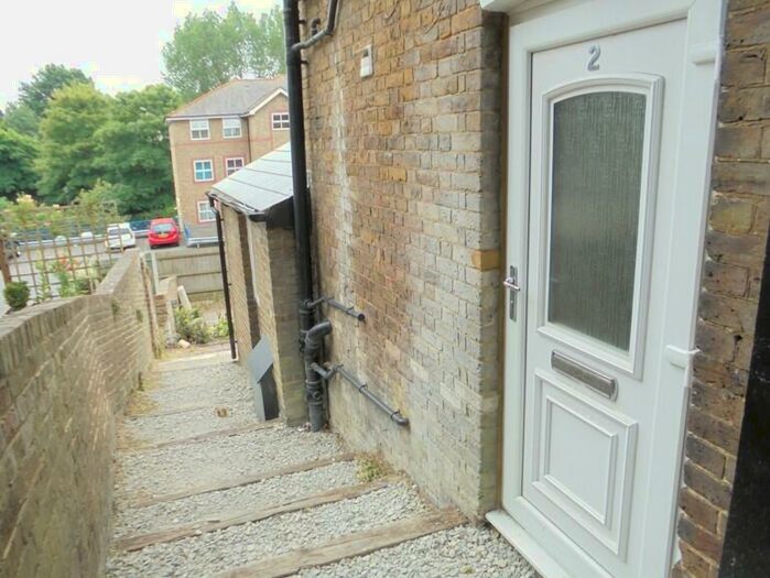 1 Bedroom Flat To Rent In Ashford Road, Maidstone, Kent, ME14