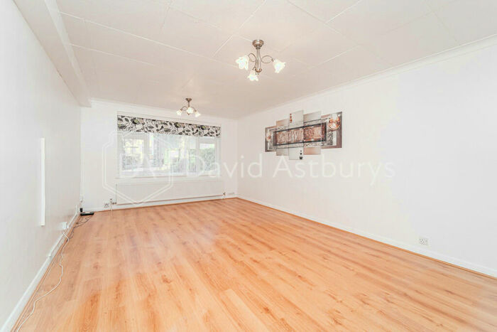 2 Bedroom Apartment To Rent In Golders Green Crescent, Golders Green, London, NW11