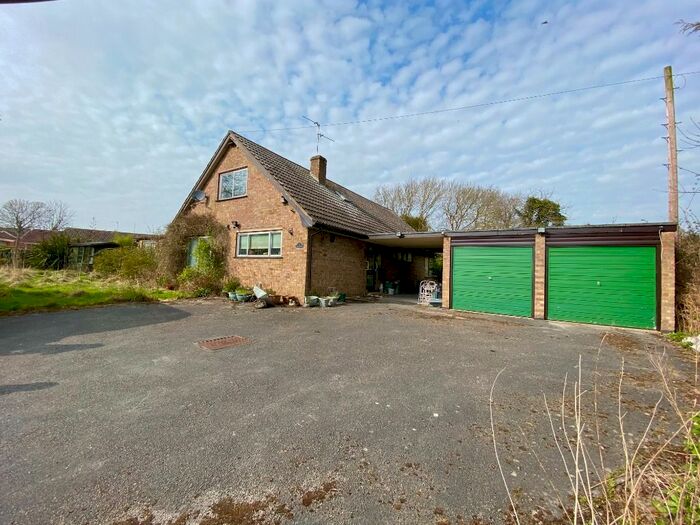 5 Bedroom Detached House For Sale In The Green, Allington, NG32