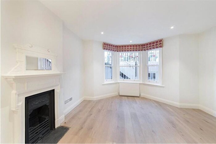 2 Bedroom Flat To Rent In Oakley Street, Chelsea, SW3