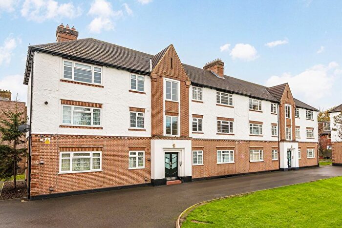 2 Bedroom Flat For Sale In Manor Road, Twickenham, TW2