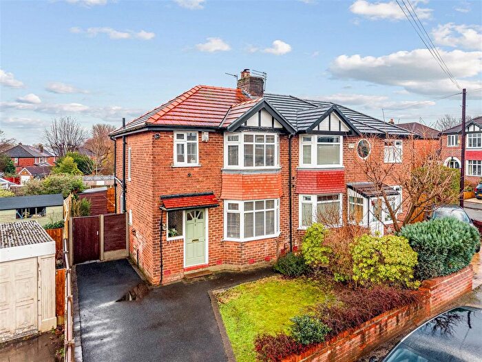 3 Bedroom Semi-Detached House For Sale In Davenham Road, Sale, M33