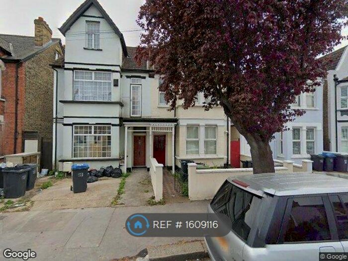 3 Bedroom Flat To Rent In Edith Road, London, SE25