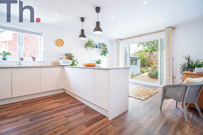 4 Bedroom Chalet For Sale In Carisbrooke, Newport, Isle Of Wight, PO30