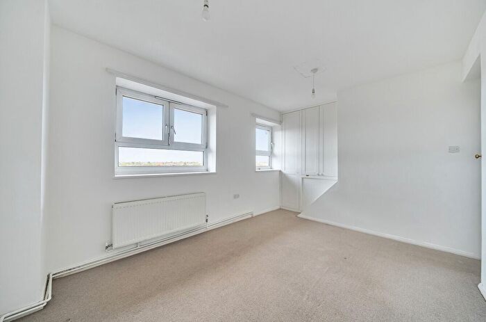 2 Bedroom Flat For Sale In Laburnum Road, Mitcham, CR4