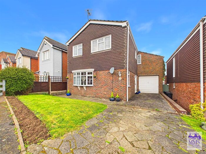 4 Bedroom Detached House For Sale In The Braes, Higham, ME3