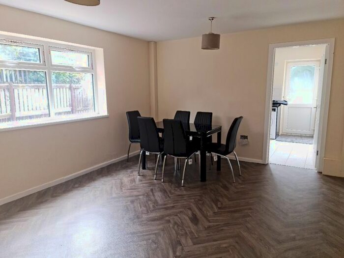 4 Bedroom Town House To Rent In Bredon Croft, Hockley, Birmingham, B18