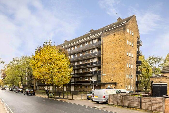 3 Bedroom Flat To Rent In Tabard Street, London, SE1