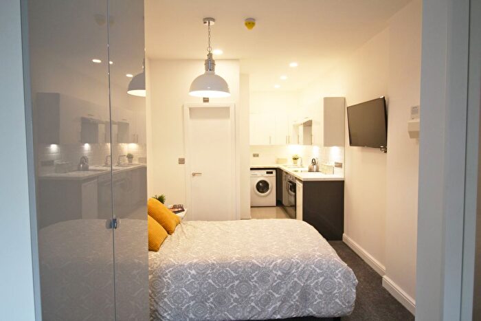 1 Bedroom Studio To Rent In Flat C, Kelso Road, LS2