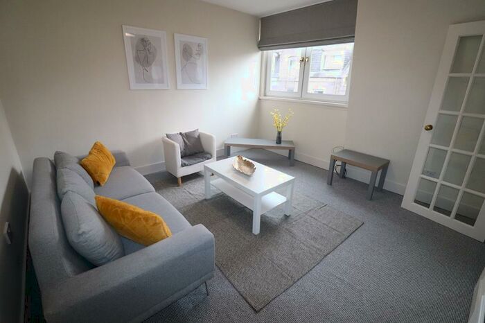 1 Bedroom Flat To Rent In Esslemont Avenue, Top Floor Left, AB25