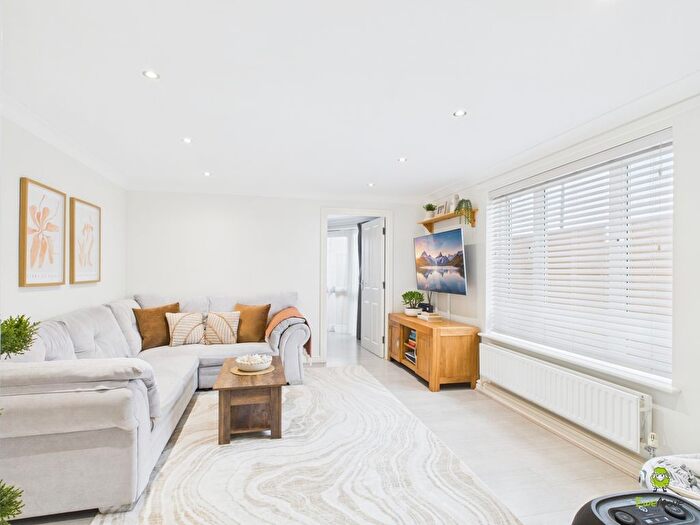 2 Bedroom Flat For Sale In Wharfside Close, Erith, DA8