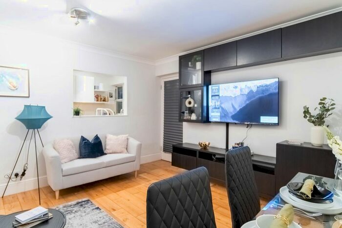 2 Bedroom Flat To Rent In Dents Road, London, SW11