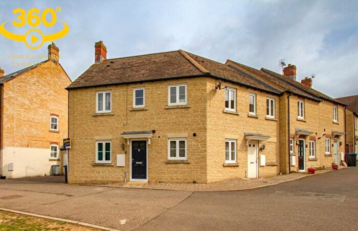 2 Bedroom Maisonette To Rent In Boundary Lane, Carterton, Oxfordshire, OX18