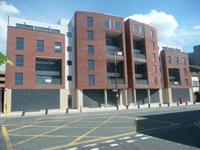 2 Bedroom Flat To Rent In Moss Street, L6