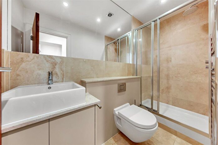 2 Bedroom Flat To Rent In Camden Road, London, NW1