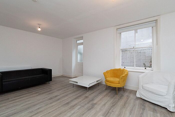 2 Bedroom Maisonette To Rent In Powis Square, Notting Hill, London, W11