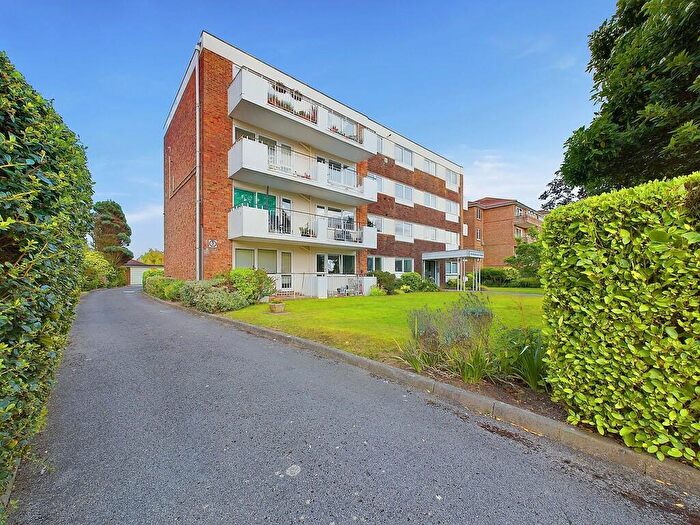 2 Bedroom Flat To Rent In Grand Avenue, Worthing, BN11